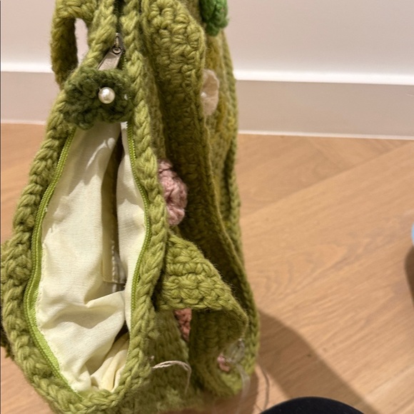 Handcrafted Green Floral Knit Bag - Picture 4 of 4
